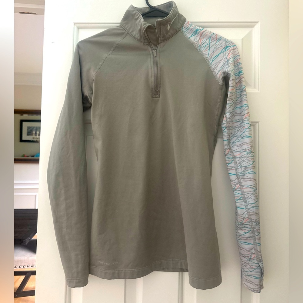 Nike Pro Combat Fitted Therma Fit 1/4 Zip top Women’s Small-Gray Orange Teal
